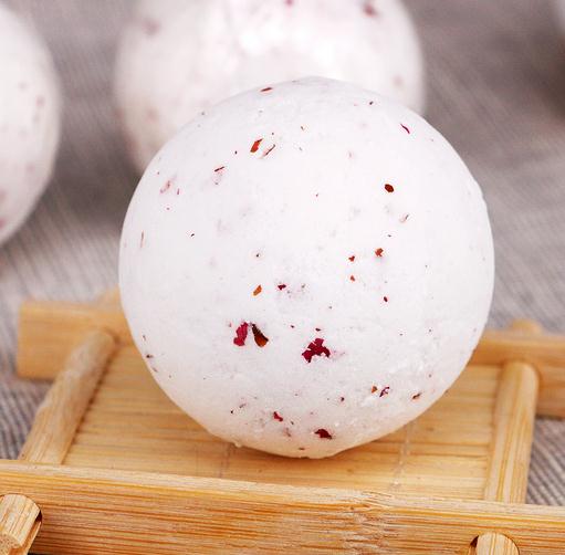 Moisturizing Bubble Bath Bomb for Exfoliating Stress Relief