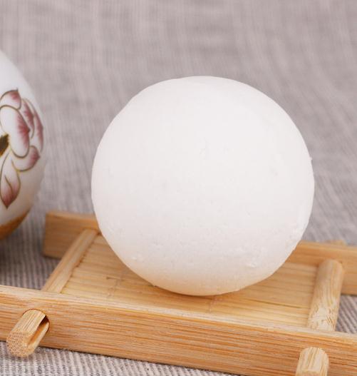 Moisturizing Bubble Bath Bomb for Exfoliating Stress Relief